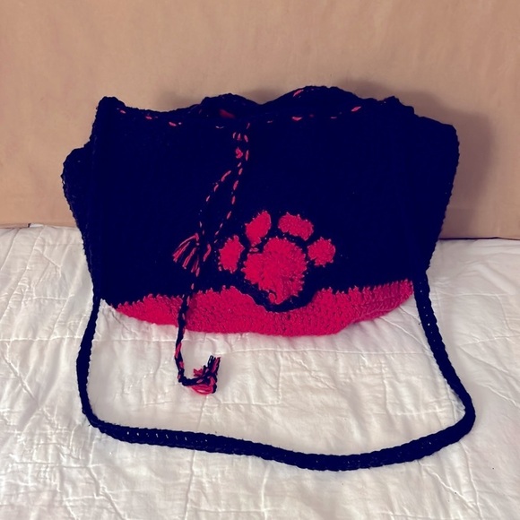 Red + Black Hand Crocheted Bag Large Dawg Paw ๐พ Magnetic Closure Cinch Top NEW - Picture 11 of 14